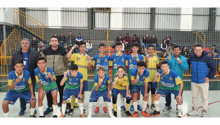 Guaraniaçu – Equipe de futsal do Colégio Desembargador é campeã da fase Macrorregional dos Escolares